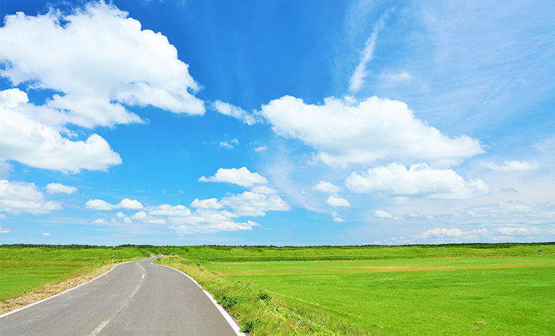 空と道路